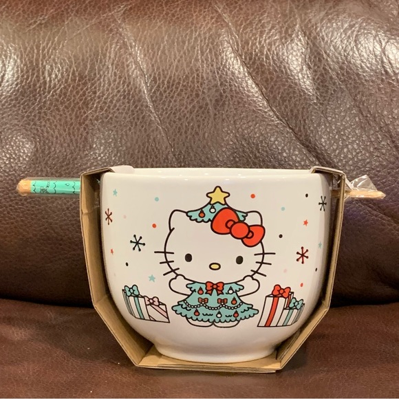 Hello Kitty in Christmas Tree Dress with Gifts 20oz Ceramic Noodle Bowl Set - Picture 3 of 10